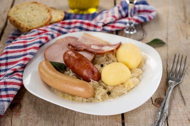 Fransız geleneksel lahana yemek choucroute