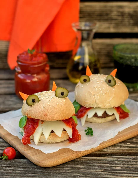 Şeytan şeklinde Burger