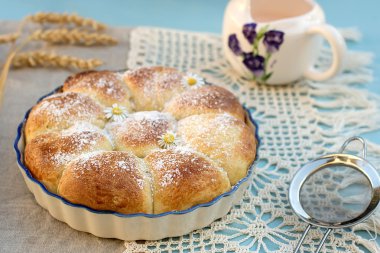 Tatlı çörekler kahvaltımızda dolgulu