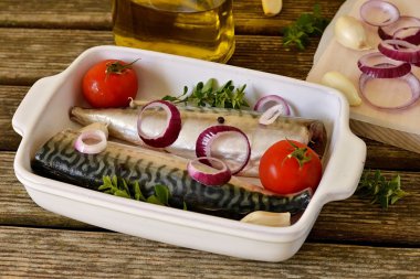 Baharatlar, bitkiler, sebze taze balık uskumru