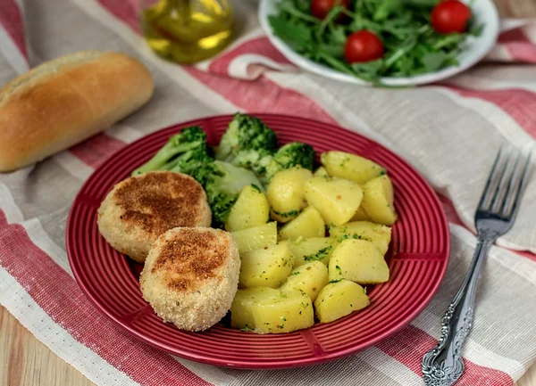 Chicken meatballs stuffed with mozzarella cheese — Stock Photo, Image