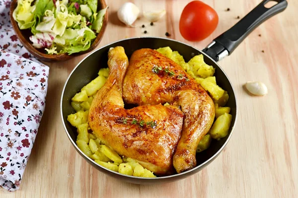 Roasted chicken legs with potatoes — Stock Photo, Image