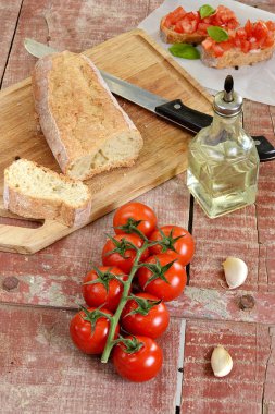 Kiraz domates ekmek, yağı ve sarımsak ile