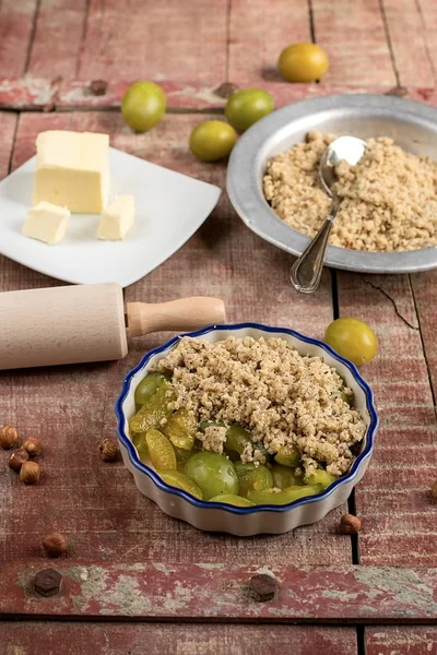 Preparazione torta croccante di prugne — Foto Stock