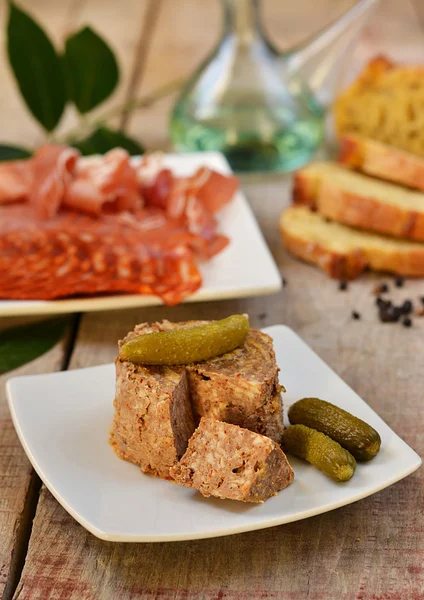 Pork liver paste pate with pickles and tapas — Stock Photo, Image