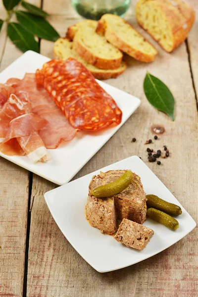 Pork liver paste pate with pickles and tapas — Stock Photo, Image