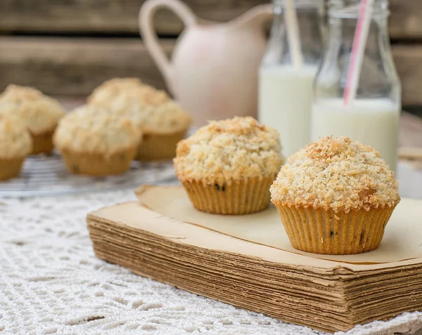 Chocolate chip muffins with coconut streusel — Stock Photo, Image