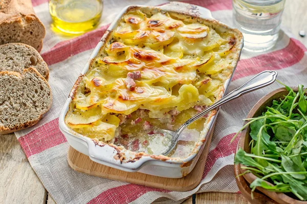 Potato gratin with bacon and cheese — Stock Photo, Image