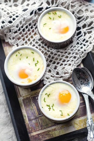 UGNSSTEKTA bakade ägg till frukost — Stockfoto