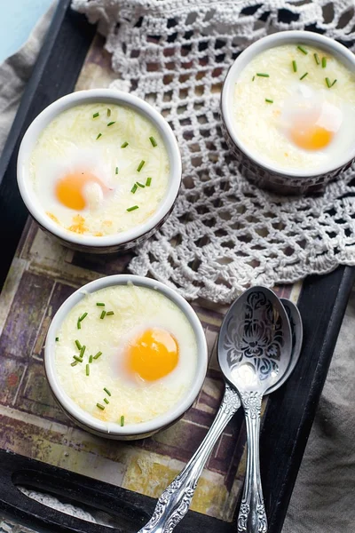 UGNSSTEKTA bakade ägg till frukost — Stockfoto