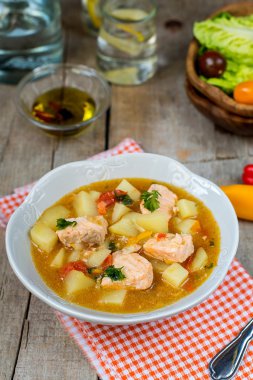 Marmitako tuna pot balık somon ile patates güveç