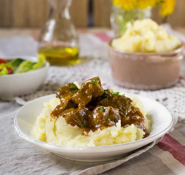 Filetto di anatra in sugo con vaniglia servito con purè di patate — Foto Stock