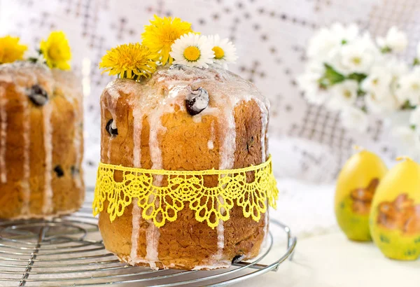 Russian Easter cake Kulich with raisin and dried cherry — Stock Photo, Image