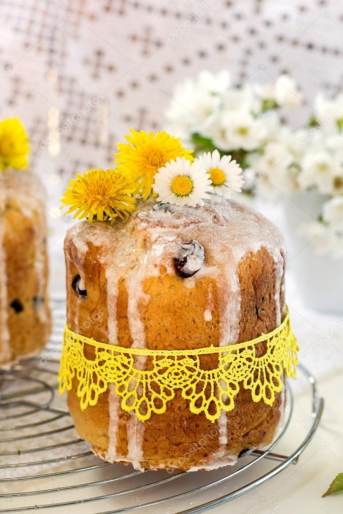 Gateau De Paques Russe Kulich Au Raisin Sec Et Cerise Image Libre De Droit Par Larik Malasha C