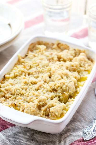 Courgette crumble with zucchini and cheese
