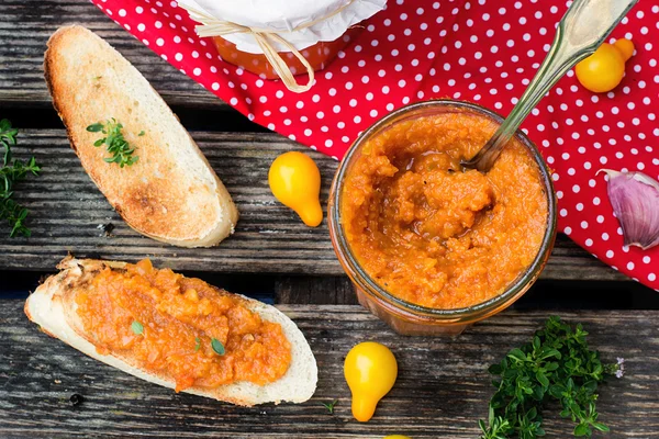 Kabak kabak havyar havuç ve domates ile