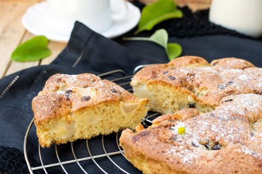 Armut ve çikolata parçaları ile pasta