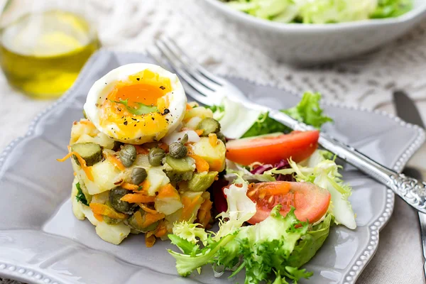 Potato salad with pickles, carrots and soft-boiled egg — Stock Photo, Image