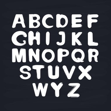 Kara tahta arka plan üzerinde beyaz harfler. 