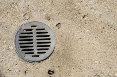 yağmur suyu drenajı tesisat konsepti şehir altyapı kanalizasyonu