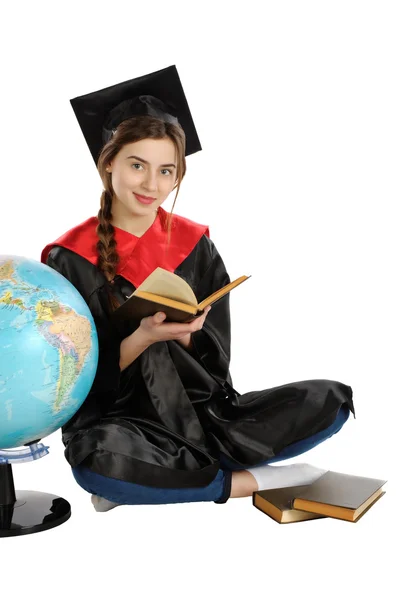 Hermosa estudiante graduada en manto con libros — Foto de Stock