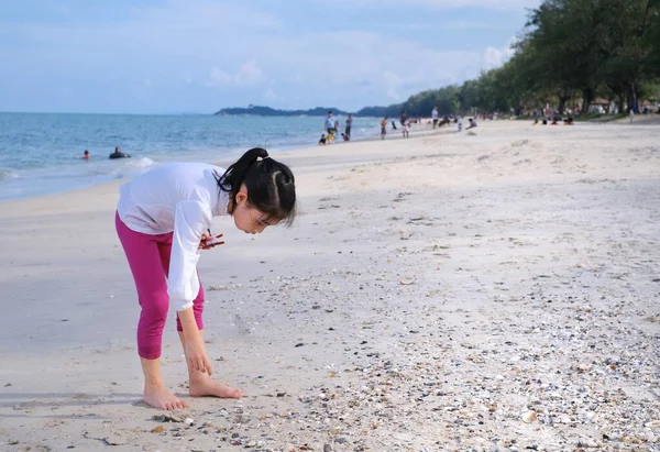 Una Giovane Ragazza Asiatica Carina Camicia Bianca Pantaloni Rosa Sta — Foto Stock