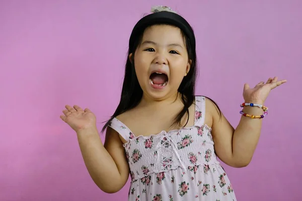 Ładny Młody Pulchny Azji Dziewczyna Uczucie Podekscytowany Krzyk Jej Usta — Zdjęcie stockowe