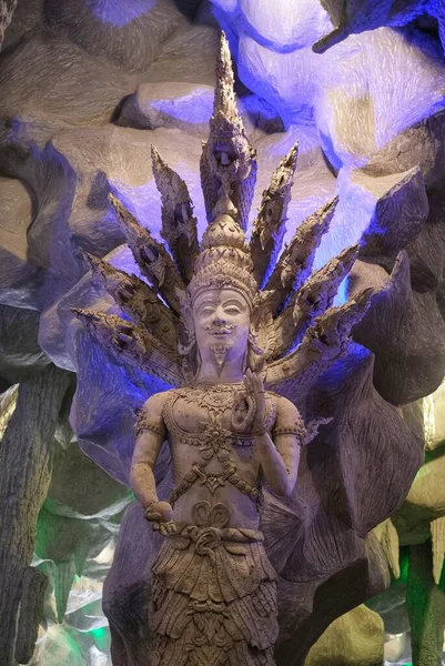 ナコーン ナヨク2021年4月13日ヒンドゥ教の影響を受けたタイの神話上の霊像 — ストック写真