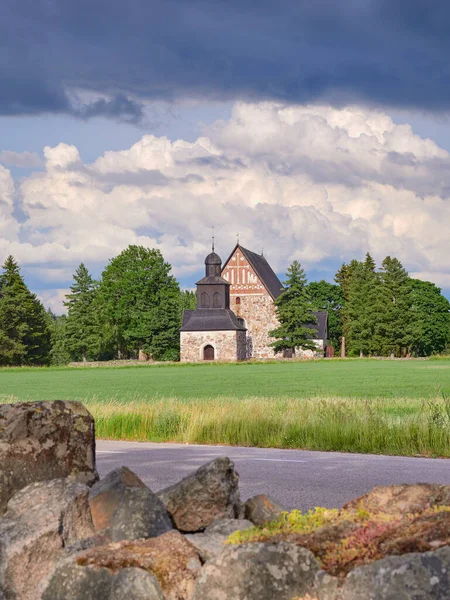 Стара Церква Фінському Сіпоо Літній День Камінням Хмарами — стокове фото