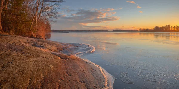 Panoráma Tuusula Partjáról Egy Napos Téli Napon Jrvenpben Vékony Jégkő — Stock Fotó