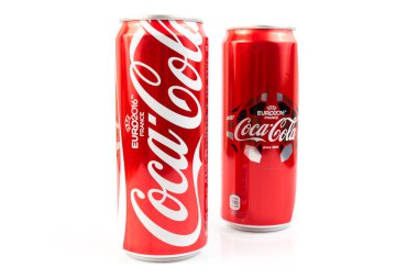 Udonthani, Tayland 16 Haziran 2015, Coca-Cola bir kutu üzerinde beyaz ba