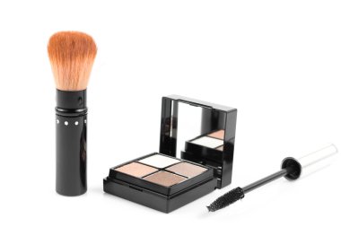 kirpik kıvırıcı yanak fırça ve wh üzerinde göz farı, yakın çekim