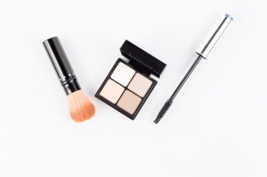 yanak fırça ve göz farı ile