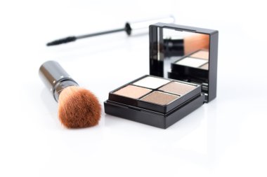 yanak fırça ve beyaz göz farı