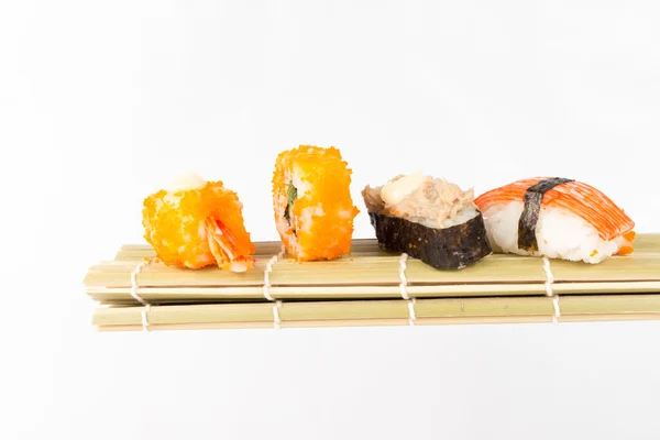 Sushi em um fundo branco — Fotografia de Stock