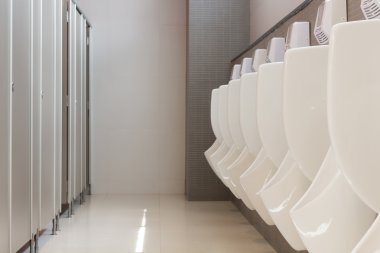 Mağaza pisuar veya tuvalet adam 