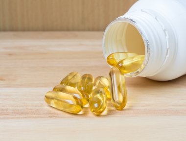 Evening primrose yağı kapsül ahşap, ek gıda.