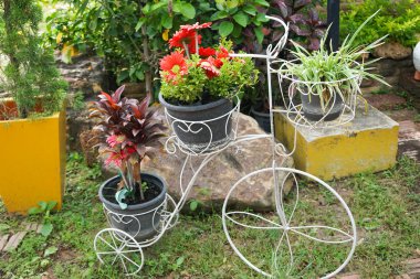 Yapay çiçek Bahçe tencerede