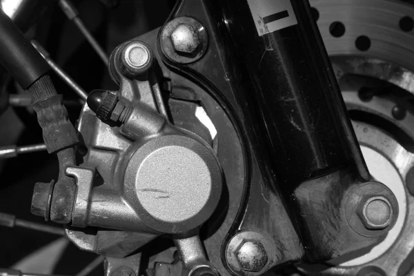 脏的摩托车引擎盘式制动器，黑色和白色概念 — 图库照片