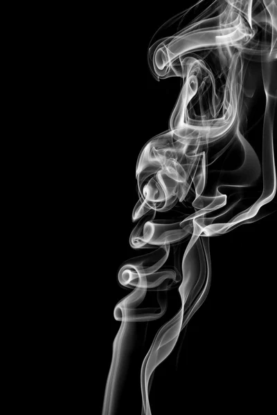Abstrakt des Rauchtanzes auf schwarzem Hintergrund. — Stockfoto