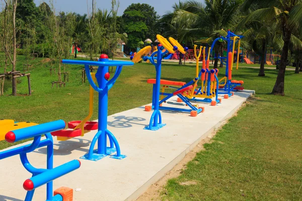 Colorido fuera puerta Fitness Equipment —  Fotos de Stock