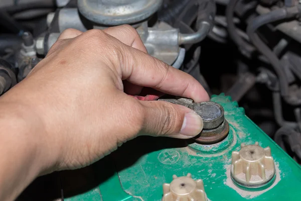 Man hand is checking battery of car — Stock Photo, Image