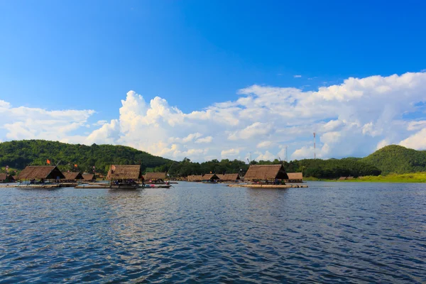 Kimliği belirsiz p ile Huai Krathing, Loei-Kasım 15 kayan nokta Sal