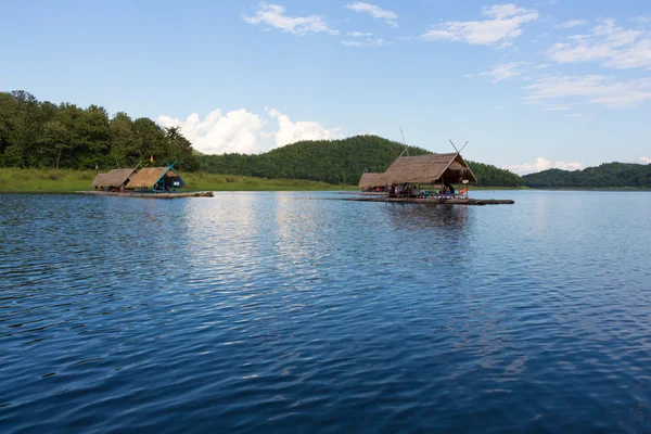 Kimliği belirsiz p ile Huai Krathing, Loei-Kasım 15 kayan nokta Sal