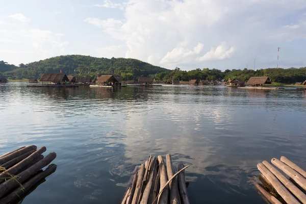 Loei-Kasım 15 float sal'da Huai Krathing kimliği belirsiz kişi ile Kasım ' 15,2015 içinde: Loei, Thailand. loei Tayland turizm cazibe konumunda