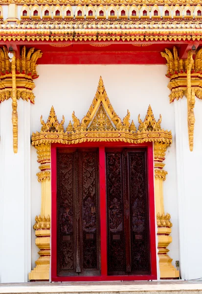 Tür eines alten Tempels in Thailand — Stockfoto