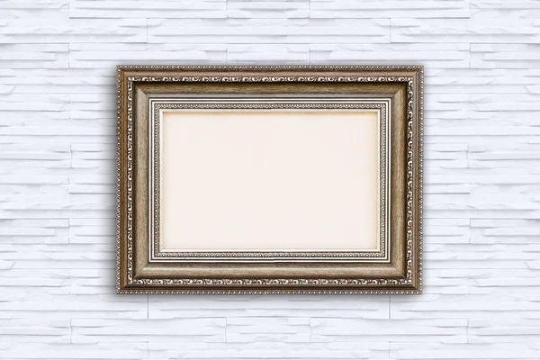 Fotolijstjes op witte bakstenen muur. — Stockfoto