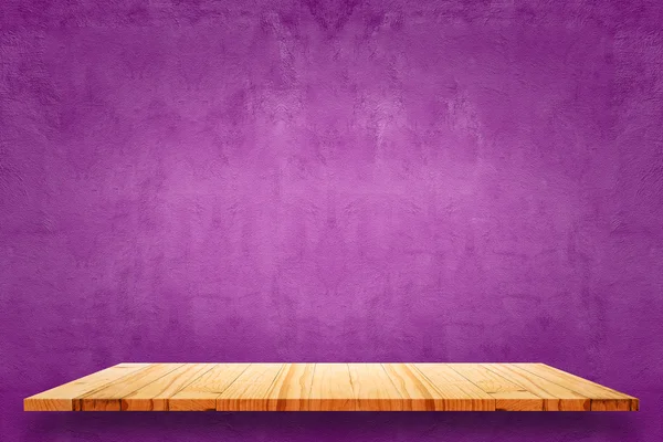 Empty top of wooden shelves and purple cement wall background. — Stock Photo, Image