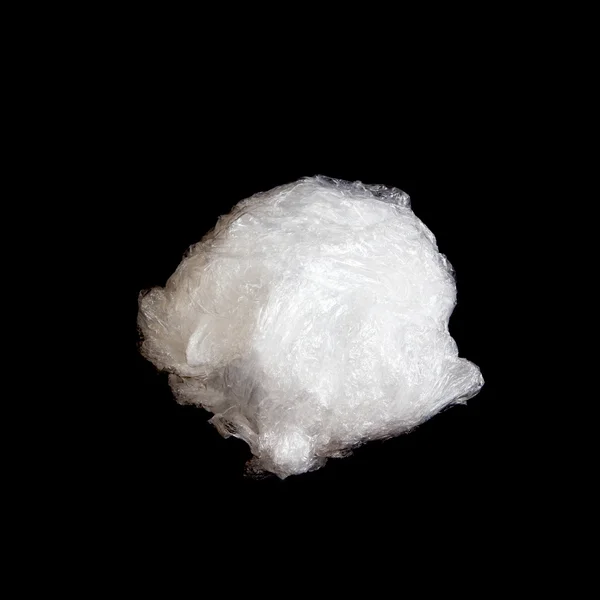 Білий збитий пластиковий м'яч на чорному — стокове фото