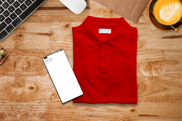 Camiseta Polo Rojo Escritorio Para Enviar Como Regalo Año Nuevo — Foto de Stock